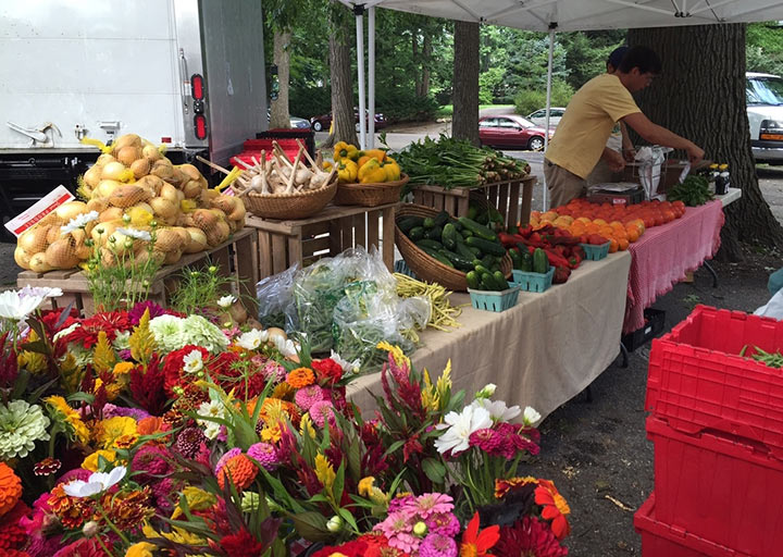 Photo of Barr Farms at the farmers market